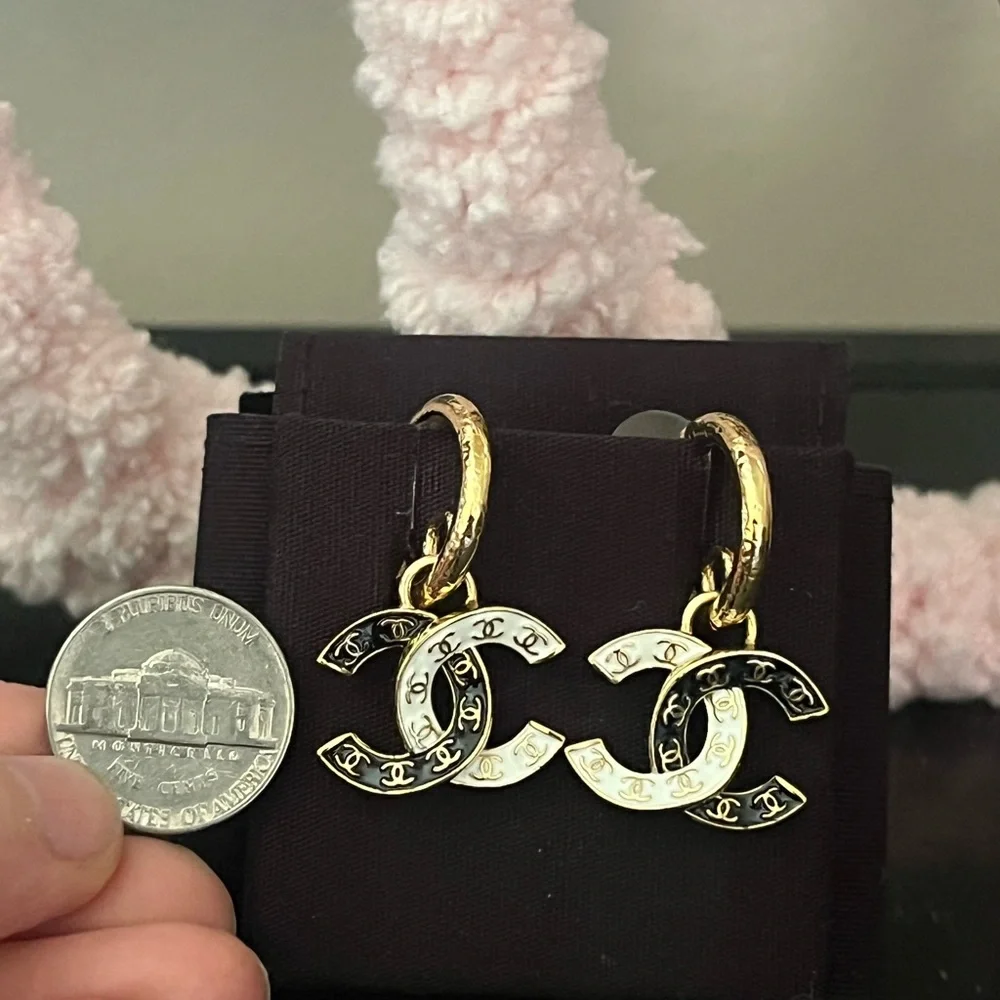 BRAND NEW CHANEL DANGLE EARRINGS (PIERCED) - Picture 3 of 5